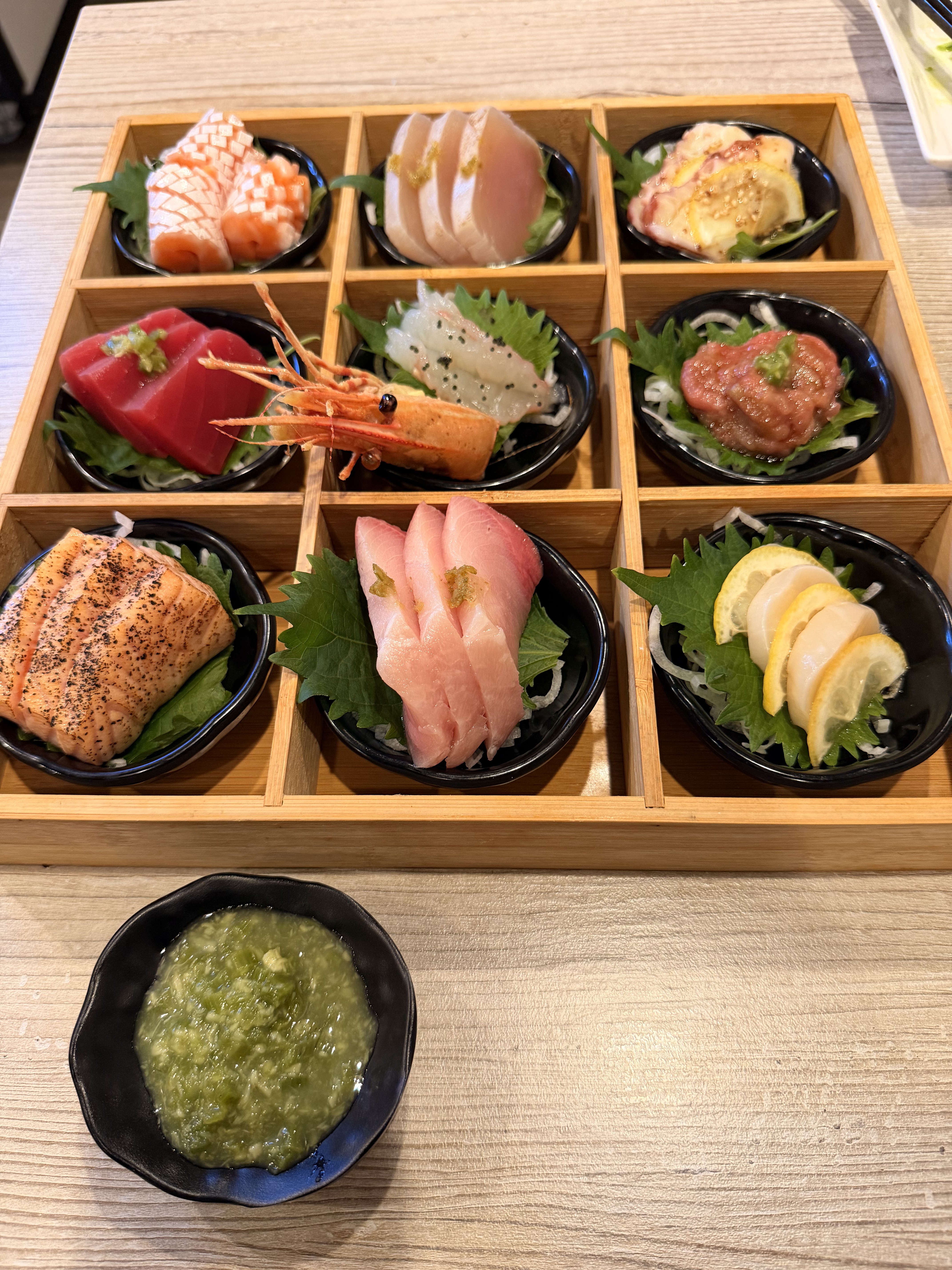 Deluxe Nine-Grid Omakase Sashimi platter at Bengee Sushi with toro subbed for uni